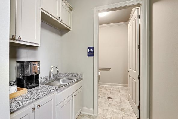 South Baton Rouge Professional Office Suite Available: 10245 Siegen Ln Ste C, Baton Rouge, LA 70810